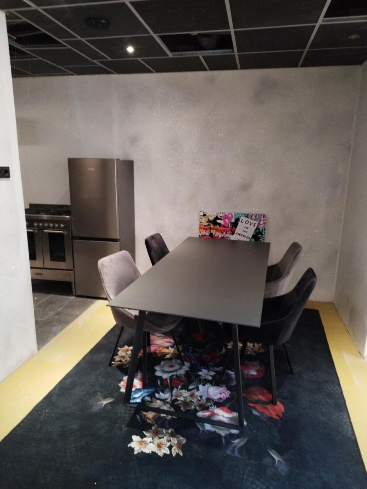 Apartment Happy In *